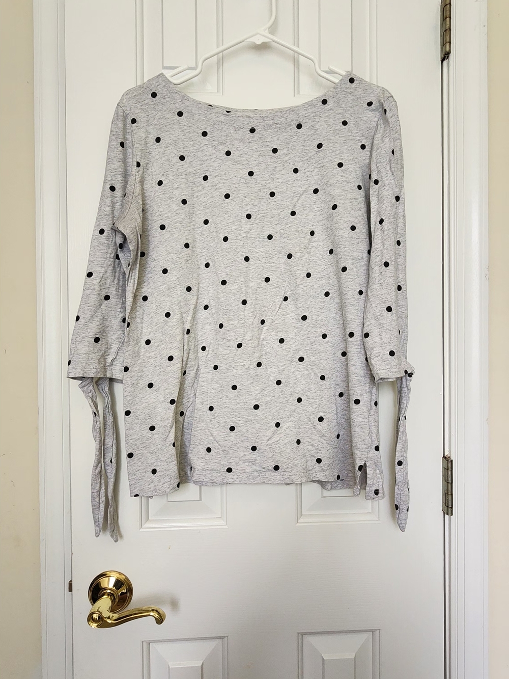 Old Navy Heather Gray Top with Black Polka Dots